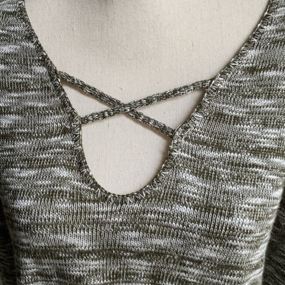 Miami Taupe Front Keyhole Sweater Size M - Picture 2 of 5